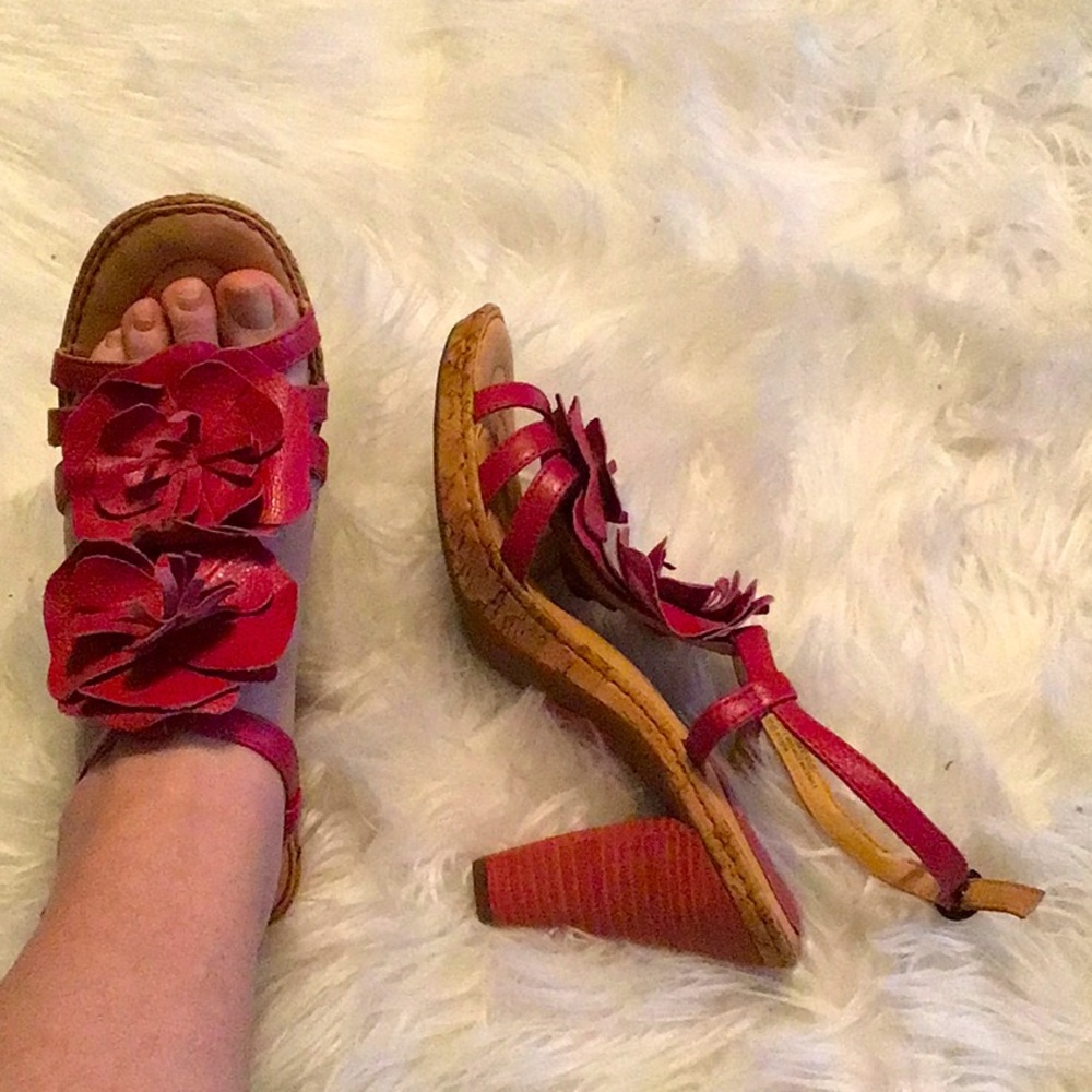 Born, chunky heels. Size 8. Raspberry.